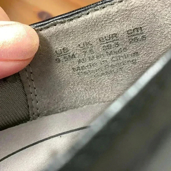 Life Stride black leather heels,side elastic for comfort, 2 1/2 “ heel, Size 9.5 - Picture 12 of 13